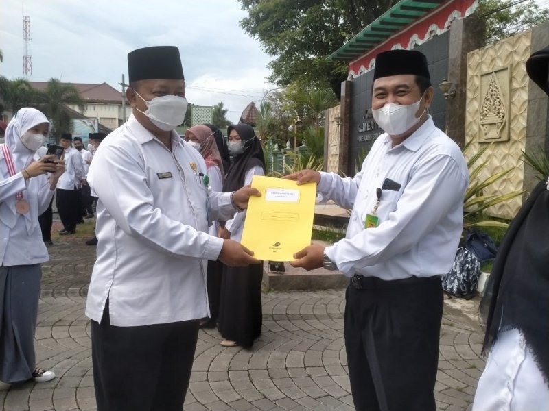 Kepala MAN 4 Bantul Penuhi Undangan Kanwil Kemenag DIY untuk Terima Penghargaan