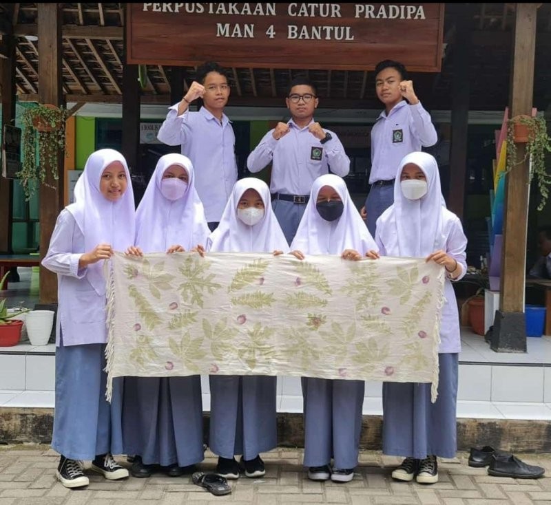 Siswa MAN 4 Bantul Senang dapat Praktik Membuat Batik Ecoprint