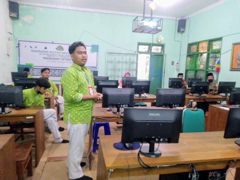 Kepala MAN 4 Bantul Terima Laporan Pelaksanaan LDK