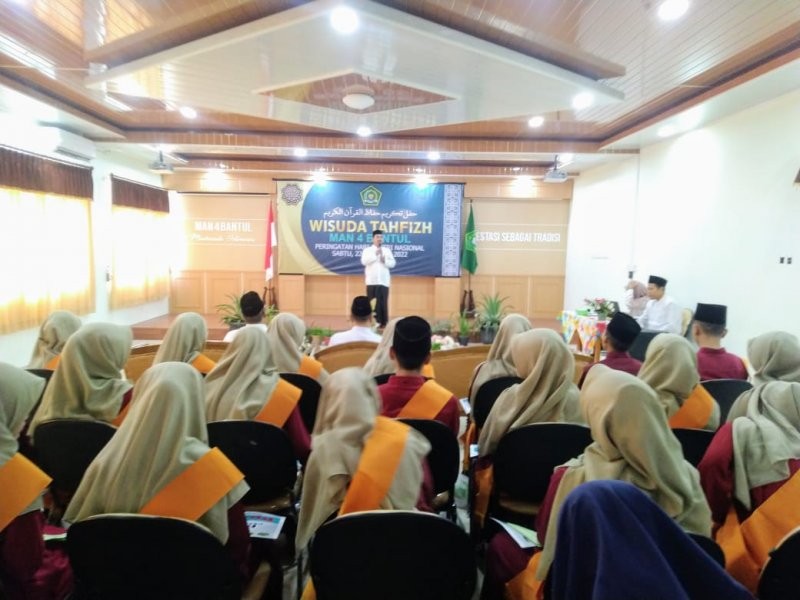 Dua Siswa MAN 4 Bantul Ikuti Wisuda Tahfizh dengan Hafalan 10 Juz